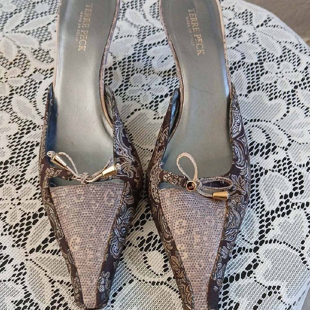 Chic Brown and Cream Mules with Sleek Silhouette